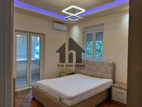 Tirane, jepet me qera apartament 2+1+Ballkon Kati 4, 99 m² 600 € (ISH PARKU AUTOBUZAVE)