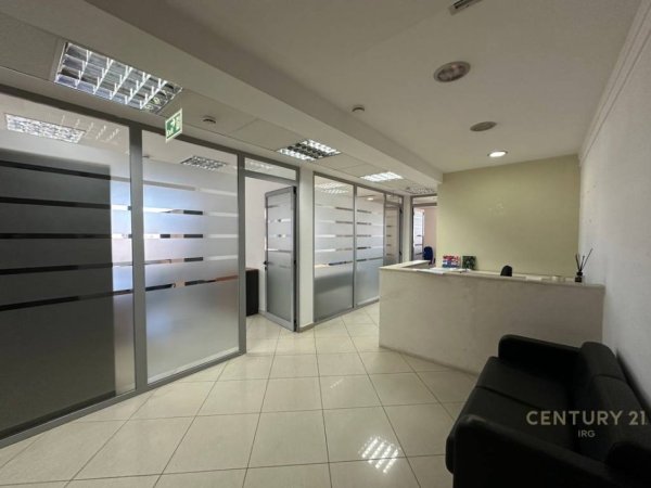 Tirane, jepet me qera ambjent biznesi Kati 10, 456 m² 9.120 € 