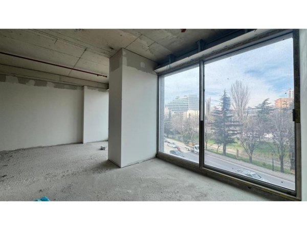Tirane, jepet me qera ambjent biznesi Kati 2, 77 m² 3.500 € 