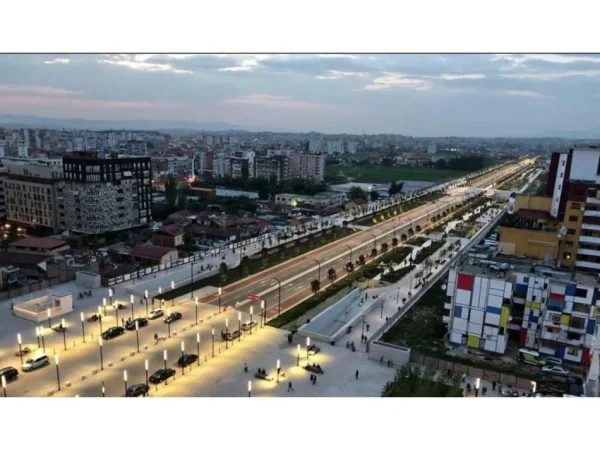 Tirane, jepet me qera ambjent biznesi Kati 0, 140 m² 1.500 € (Bulevardi i Ri)