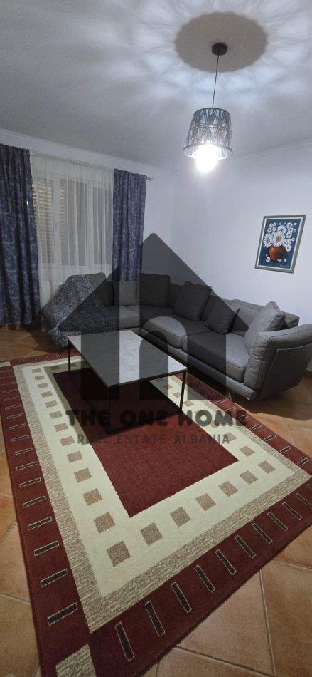 Tirane, jepet me qera apartament 3+1+Ballkon Kati 3, 105 m² 700 € (VILAT GJERMANE)