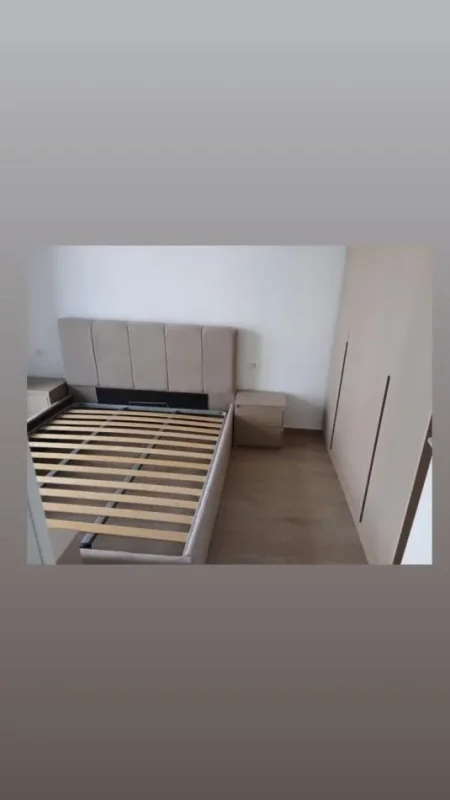 Tirane, jepet me qera apartament 1+1 , 450 € (Rruga Jordan Misja)