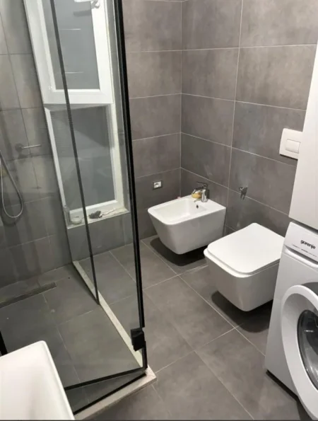 Tirane, jepet me qera apartament 2+1+Ballkon Kati 9, 90 m² 650 € 