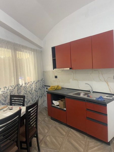 Tirane, jepet me qera apartament 1+1 Kati 1, 400 € (Kopshti Zologjik)
