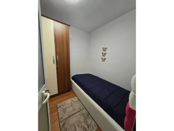 Tirane, jepet me qera apartament 3+1 Kati 1, 100 m² 500 € 