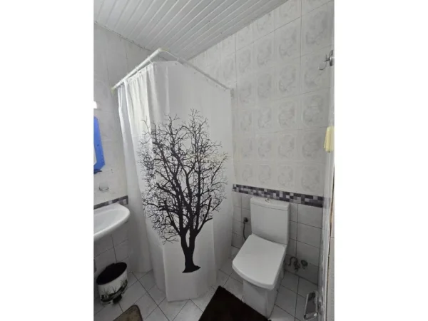 Tirane, jepet me qera apartament 3+1 Kati 1, 100 m² 500 € 