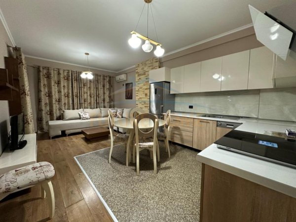 Tirane, shitet apartament 2+1 Kati 4, 94 m² 143.000 € (Astir)