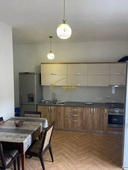 Tirane, jepet me qera apartament 2+1 Kati 2, 90 m² 450 € (DON BOSKO)