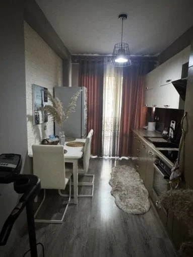 Tirane, jepet me qera apartament 1+1+Ballkon Kati 4, 60 m² 400 € (Pallatet Cabej, Perbale Bar Helios)