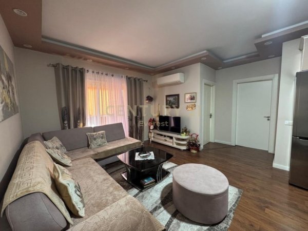 Tirane, jepet me qera apartament 2+1 Kati 6, 115 m² 700 € (ASTIR)