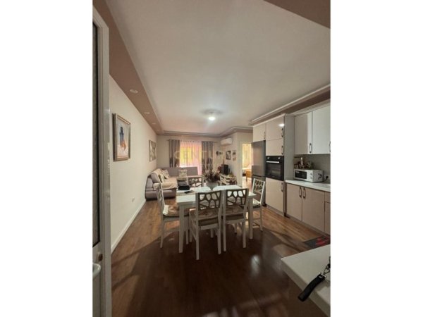 Tirane, jepet me qera apartament 2+1 Kati 6, 115 m² 700 € (ASTIR)