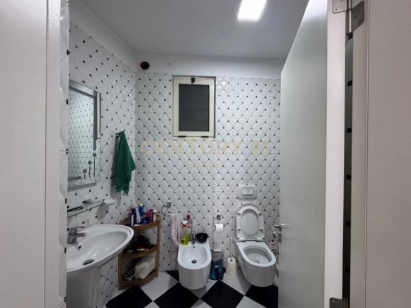 Tirane, jepet me qera apartament 2+1 Kati 6, 115 m² 700 € (ASTIR)