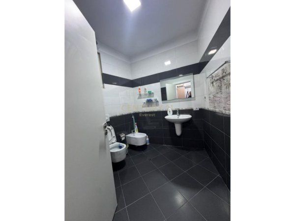 Tirane, jepet me qera apartament 2+1 Kati 6, 115 m² 700 € (ASTIR)