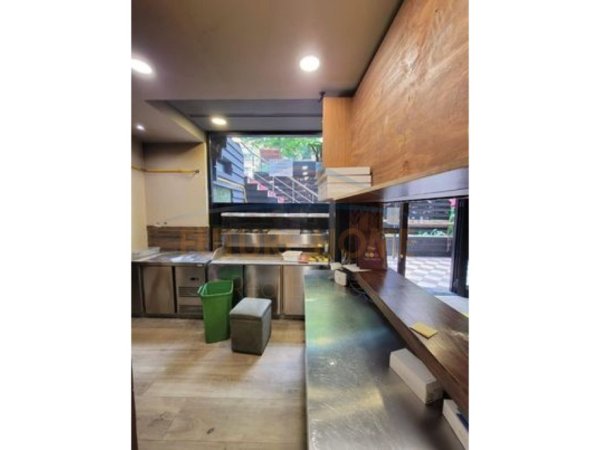 Tirane, shitet garsonier 4+1 Kati 0, 200 m² 650.000 € (Bllok prane LSI)