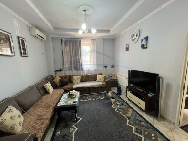 Tirane, shitet shtepi 2+1 Kati 1, 100 m² 160.000 € (Myslym Keta)