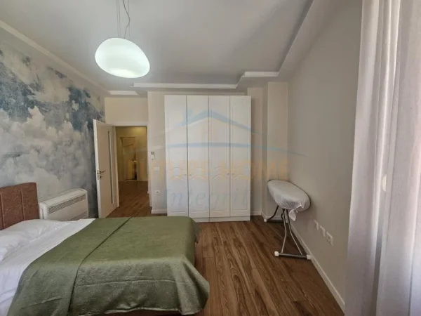 Tirane, jepet me qera apartament 2+1 Kati 5, 119 m² 1.200 € (PRANE TOPTANI)