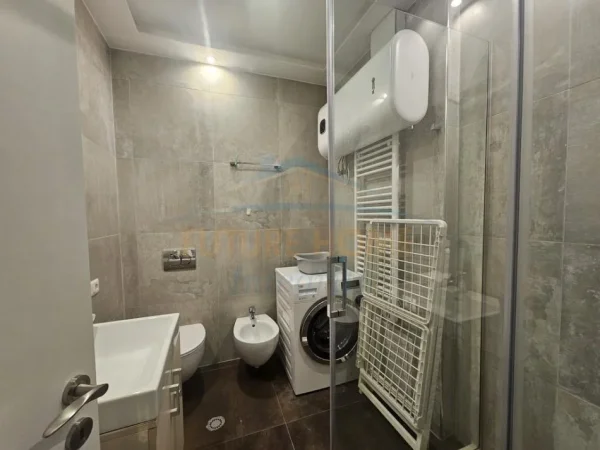 Tirane, jepet me qera apartament 2+1 Kati 5, 119 m² 1.200 € (PRANE TOPTANI)