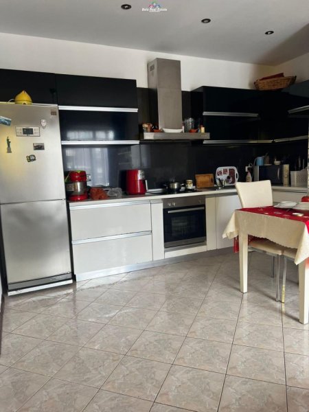 Tirane, jepet me qera apartament 1+1+Ballkon Kati 9, 55 m² 750 € (rruga kosovareve)