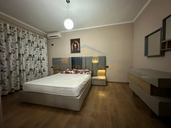 Tirane, shitet apartament 2+1+Ballkon Kati 4, 94 m² 143.000 € (Unaza e Re)