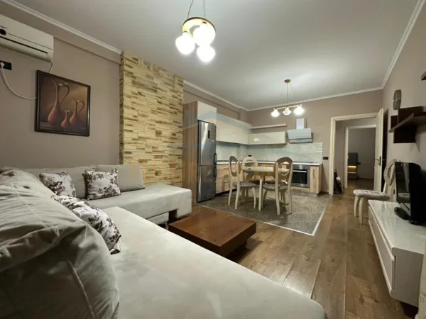 Tirane, shitet apartament 2+1+Ballkon Kati 4, 94 m² 143.000 € (Unaza e Re)