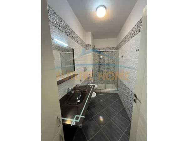 Tirane, shitet apartament 2+1+Ballkon Kati 4, 94 m² 143.000 € (Unaza e Re)