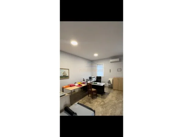 Tirane, shitet ambjent biznesi Kati 0, 8.232 m² 1.000.000 € (Xhafzotaj)