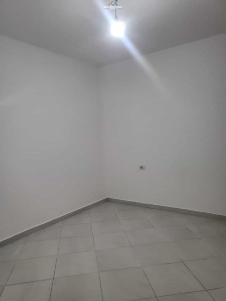 Tirane, jepet me qera zyre Kati 2, 90 m² 700 € (don bosko)