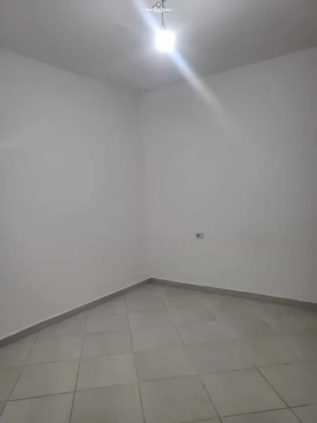 Tirane, jepet me qera zyre Kati 2, 90 m² 550 € (don bosko)
