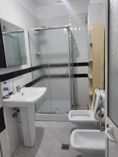 Tirane, jepet me qera zyre Kati 2, 90 m² 550 € (don bosko)
