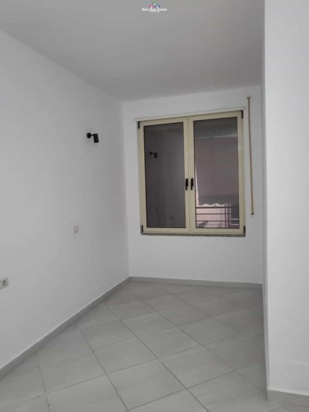 Tirane, jepet me qera zyre Kati 2, 90 m² 700 € (don bosko)