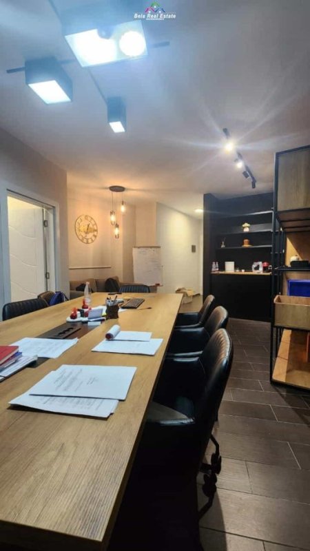 Tirane, jepet me qera zyre Kati 2, 85 m² 850 € (rruga e kosovareve)