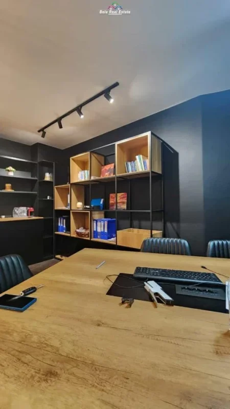 Tirane, jepet me qera zyre Kati 2, 85 m² 850 € (rruga e kosovareve)