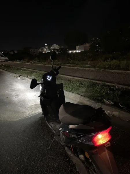 Tirane, shitet motor Namaro ts , blu e errët 650 €