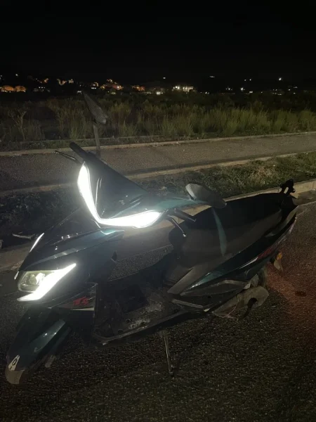 Tirane, shitet motor Namaro ts , blu e errët 650 €