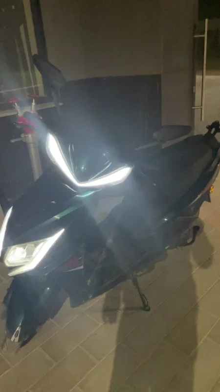 Tirane, shitet motor Namaro ts , blu e errët 650 €