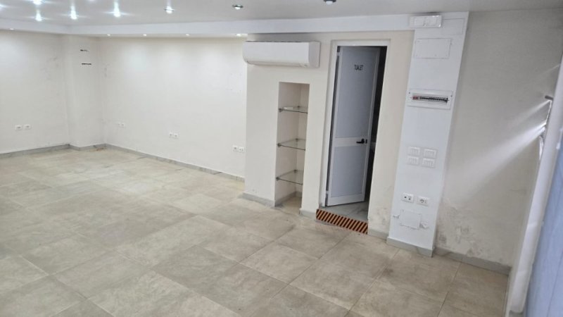 Tirane, jepet me qera dyqan Kati 0, 60 m² 450 € (BRRYLI)