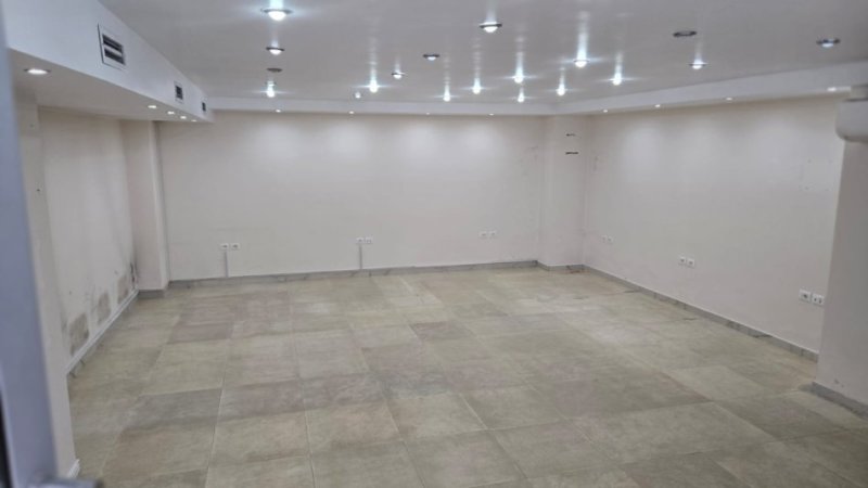 Tirane, jepet me qera dyqan Kati 0, 60 m² 450 € (BRRYLI)