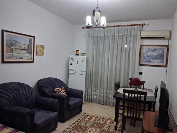 Tirane, jepet me qera 1+1 Kati 4, 70 m² 800 € (RRUGA BARDHOK BIBA)