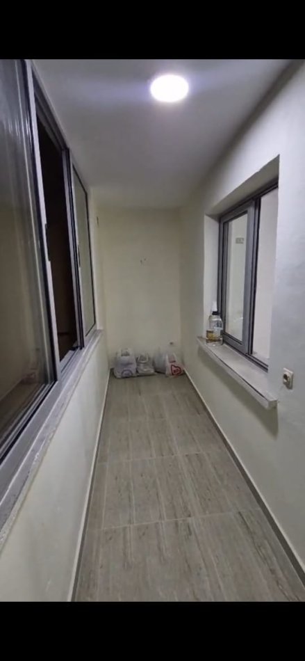Tirane, jepet me qera 1+1 Kati 4, 60 m² 400 € (ALI DEMI)