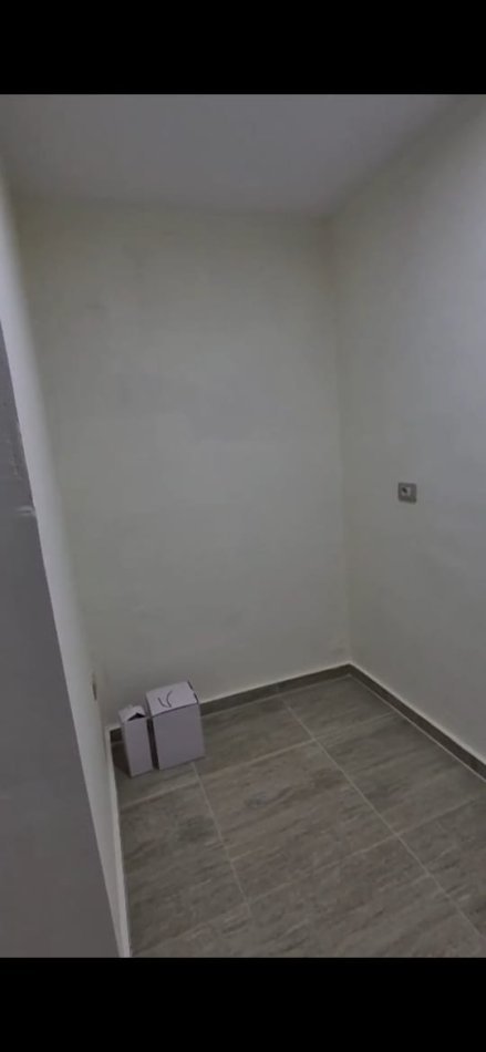 Tirane, jepet me qera 1+1 Kati 4, 60 m² 400 € (ALI DEMI)