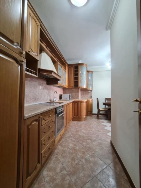 Tirane, shitet apartament 3+1+Ballkon Kati 3, 138 m² 295.000 €