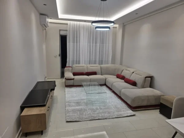 Tirane, jepet me qera apartament 2+1 Kati 7, 98 m² 600 € (ASTIR)