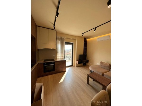 Tirane, jepet me qera apartament 1+1 Kati 7, 50 m² 850 € (Barrikada)