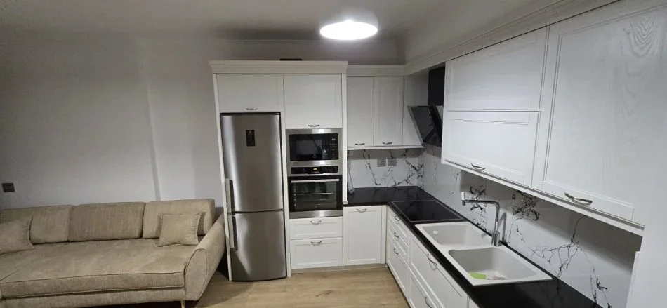 Tirane, jepet me qera nga Pronari, pa-komision apartament 1+1+Ballkon Kati 3, 65 m² (Komuna e Parisit te Lulishtja)