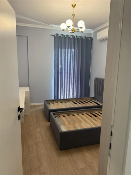 Tirane, jepet me qera apartament 2+1 Kati 6, 100 m² 800 € (FUSHA E AVIACIONIT)