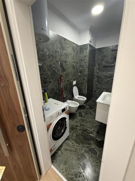 Tirane, jepet me qera apartament 2+1 Kati 6, 100 m² 800 € (FUSHA E AVIACIONIT)