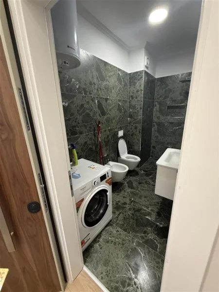 Tirane, jepet me qera apartament 2+1 Kati 6, 100 m² 800 € (FUSHA E AVIACIONIT)