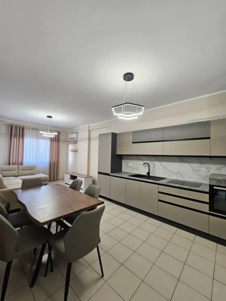 Tirane, jepet me qera apartament 2+1+Ballkon Kati 3, 100 m² 550 € (Loni ligori)