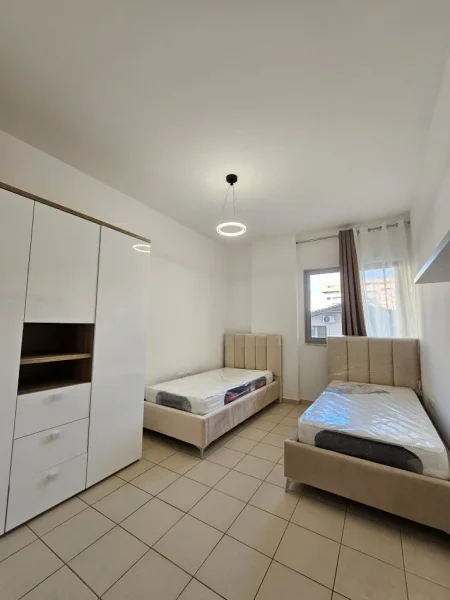 Tirane, jepet me qera apartament 2+1+Ballkon Kati 3, 100 m² 550 € (Loni ligori)