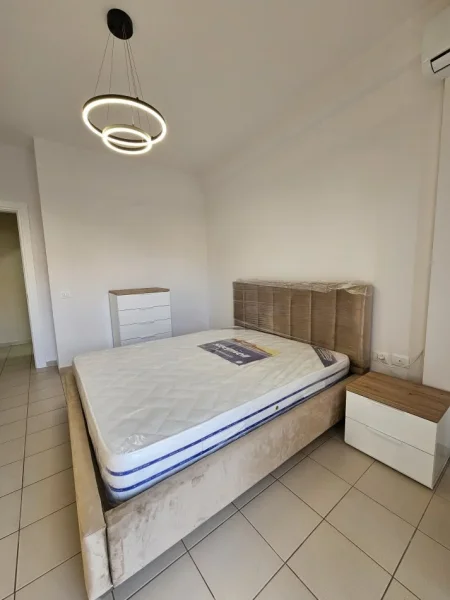 Tirane, jepet me qera apartament 2+1+Ballkon Kati 3, 100 m² 550 € (Loni ligori)
